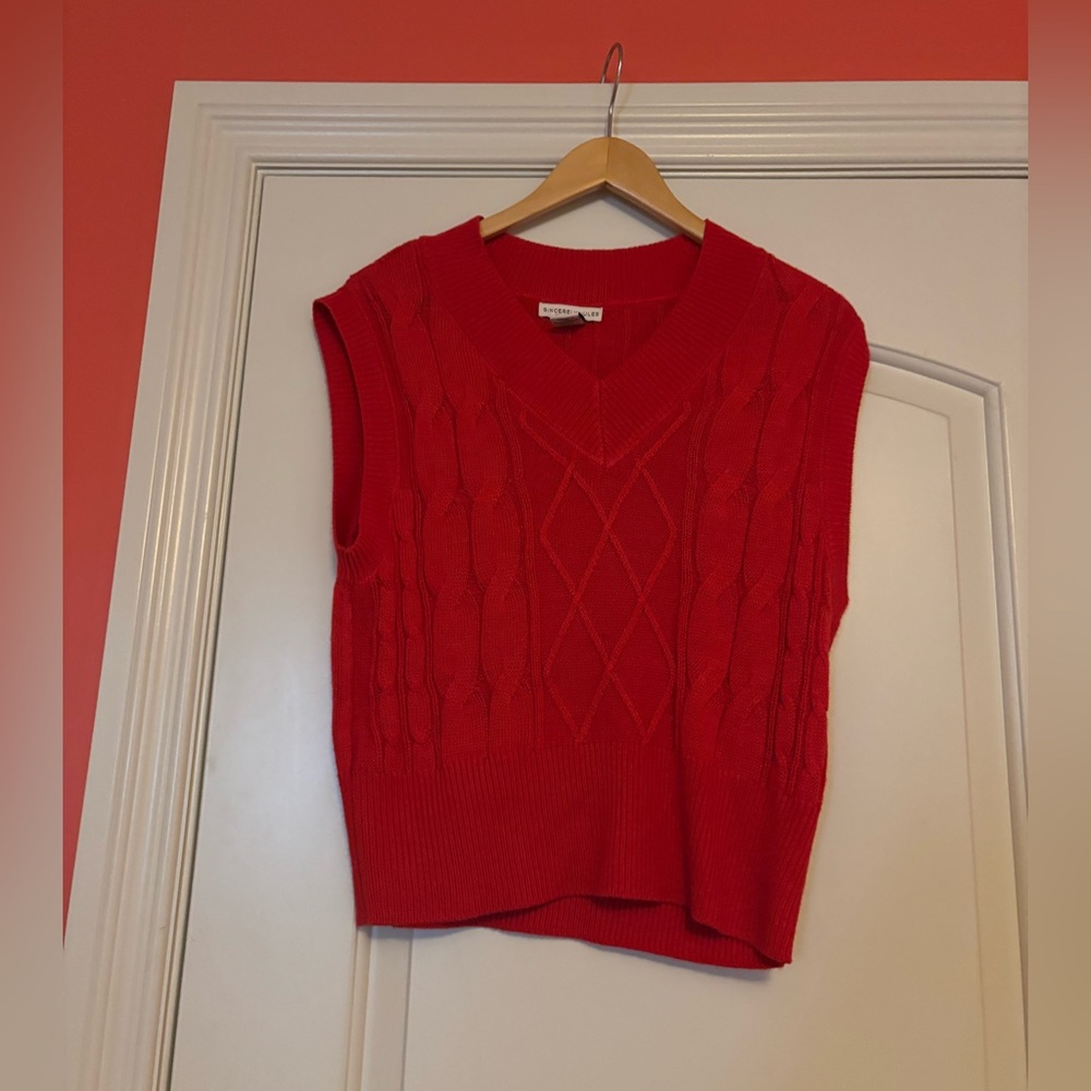 SINCERELY JULES Red Cable Knit Sweater Vest. Grandpa Chic! Size Medium.